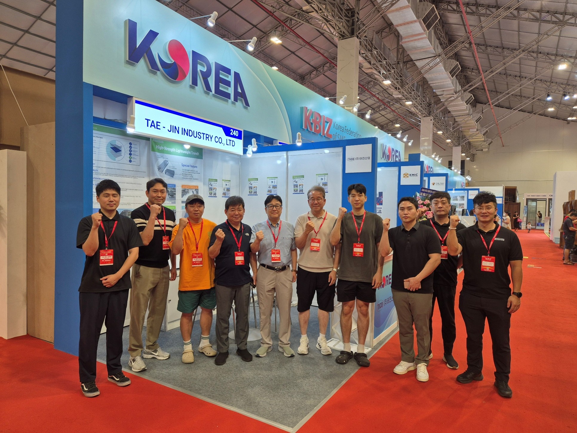 베트남 전시회 사진.jpg